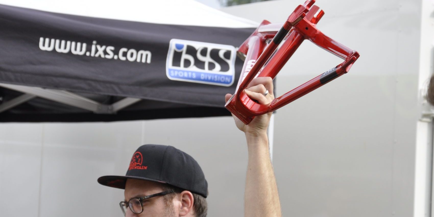 Der Hauptpreis ein NS Bike Rahmen wurde schon direkt am Abend verlost.